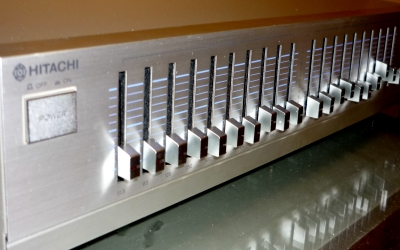 Hitachi HGE-1100 graphic equalizer
